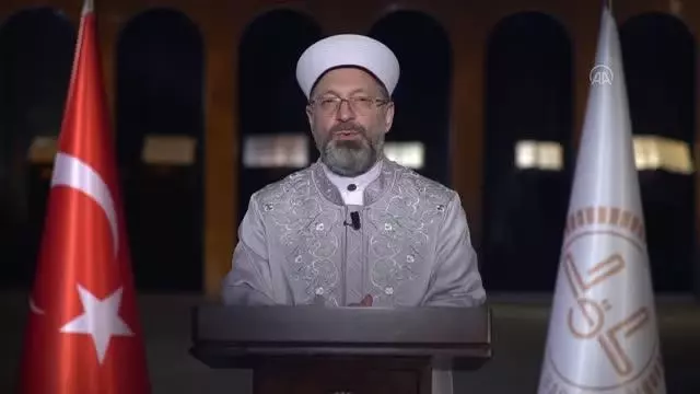 Diyanet İşleri Başkanı Erbaş İslam aleminin Berat Kandili'ni tebrik etti