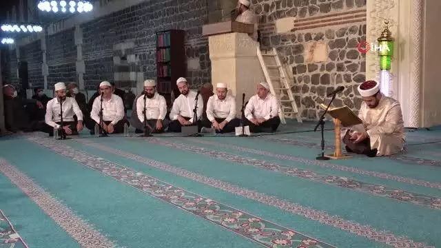 Berat Kandili dualarla ihya edildi