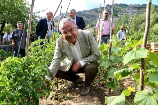 Ekrem İmamoğlu ile Mansur Yavaş, Hilmi Güler'e örnek aldı Ekrem İmamoğlu ile Mansur Yavaş, Hilmi Güler'e örnek aldı