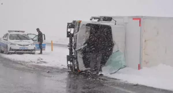 Erzurum'da 112 yerleşim yeri yolu, kardan kapalı Erzurum'da 112 yerleşim yeri yolu, kardan kapalı