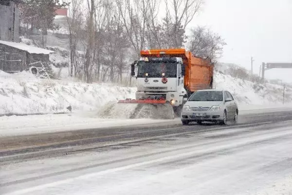 Erzurum'da 112 yerleşim yeri yolu, kardan kapalı Erzurum'da 112 yerleşim yeri yolu, kardan kapalı