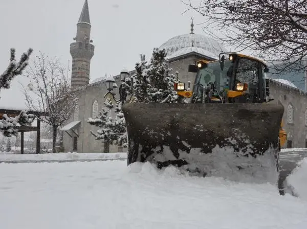 Erzurum'da 112 yerleşim yeri yolu, kardan kapalı Erzurum'da 112 yerleşim yeri yolu, kardan kapalı