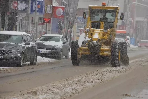 Erzurum'da 112 yerleşim yeri yolu, kardan kapalı Erzurum'da 112 yerleşim yeri yolu, kardan kapalı