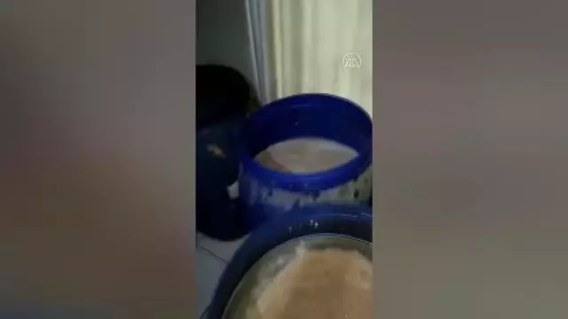 Kaçak imalathaneye dönüştürülen evde 3 bin litre sahte içki ele geçirildi Kaçak imalathaneye dönüştürülen evde 3 bin litre sahte içki ele geçirildi