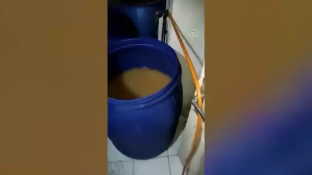 Kaçak imalathaneye dönüştürülen evde 3 bin litre sahte içki ele geçirildi Kaçak imalathaneye dönüştürülen evde 3 bin litre sahte içki ele geçirildi