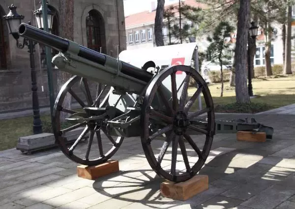 Kayseri'de 77 yıllık sahra topu, aslına uygun restore edildi Kayseri'de 77 yıllık sahra topu, aslına uygun restore edildi
