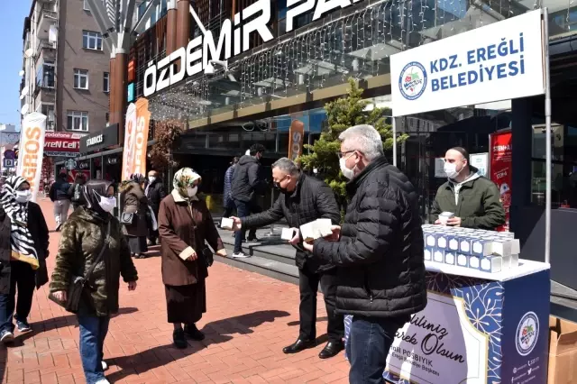 Kdz. Ereğli Belediyesi, kandil simidi dağıttı