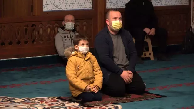Berat Kandili dualarla ihya edildi