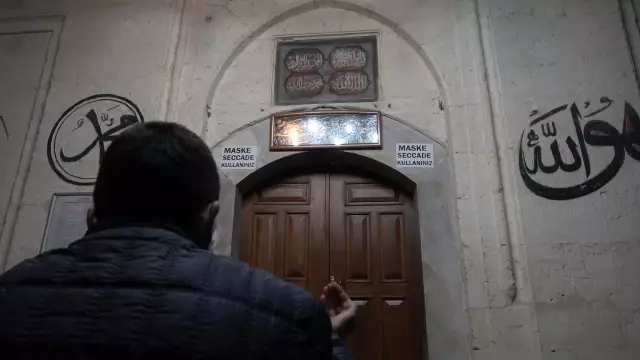 Berat Kandili dualarla ihya edildi Berat Kandili dualarla ihya edildi