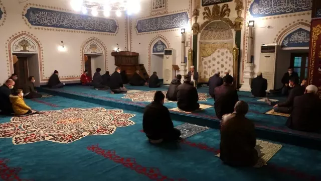 Berat Kandili dualarla ihya edildi