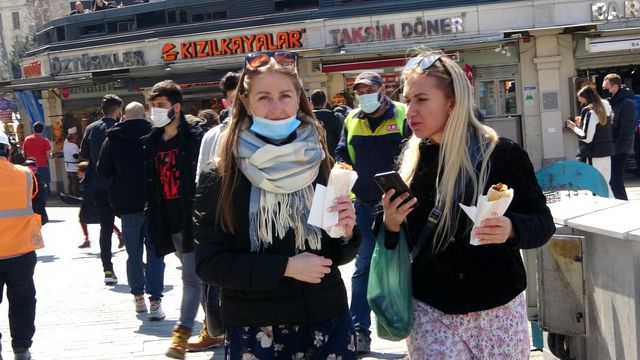 Kısıtlamasız cumartesi gününde insanlar sahillere ve meydanlara akın etti