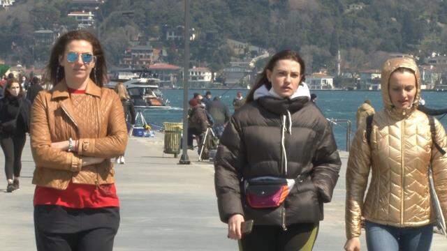 Kısıtlamasız cumartesi gününde insanlar sahillere ve meydanlara akın etti