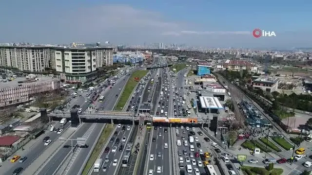 Kısıtlamasız cumartesi gününde İstanbul'da trafik yoğunluğu Kısıtlamasız cumartesi gününde İstanbul'da trafik yoğunluğu