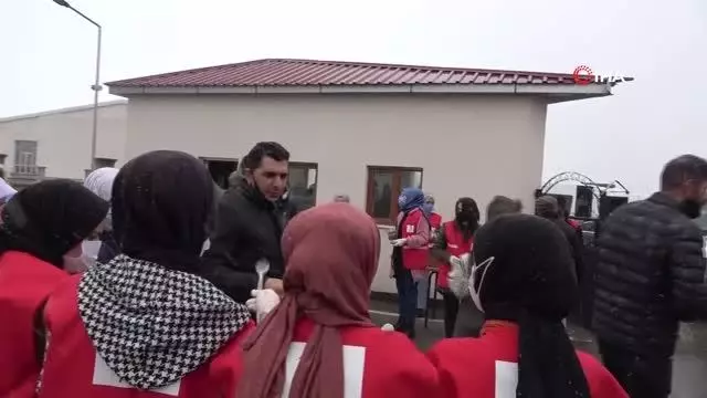 Kızılay Kadın Kolları gönüllüleri Berat Kandili nedeniyle helva dağıttı Kızılay Kadın Kolları gönüllüleri Berat Kandili nedeniyle helva dağıttı