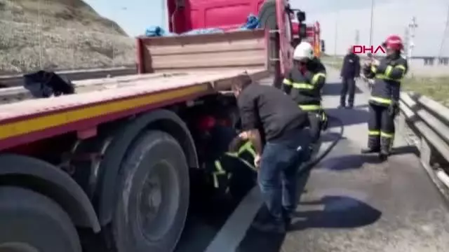 Son dakika haberi... KOCAELİ Sürücünün dikkati, TIR'ın yanmasını önledi