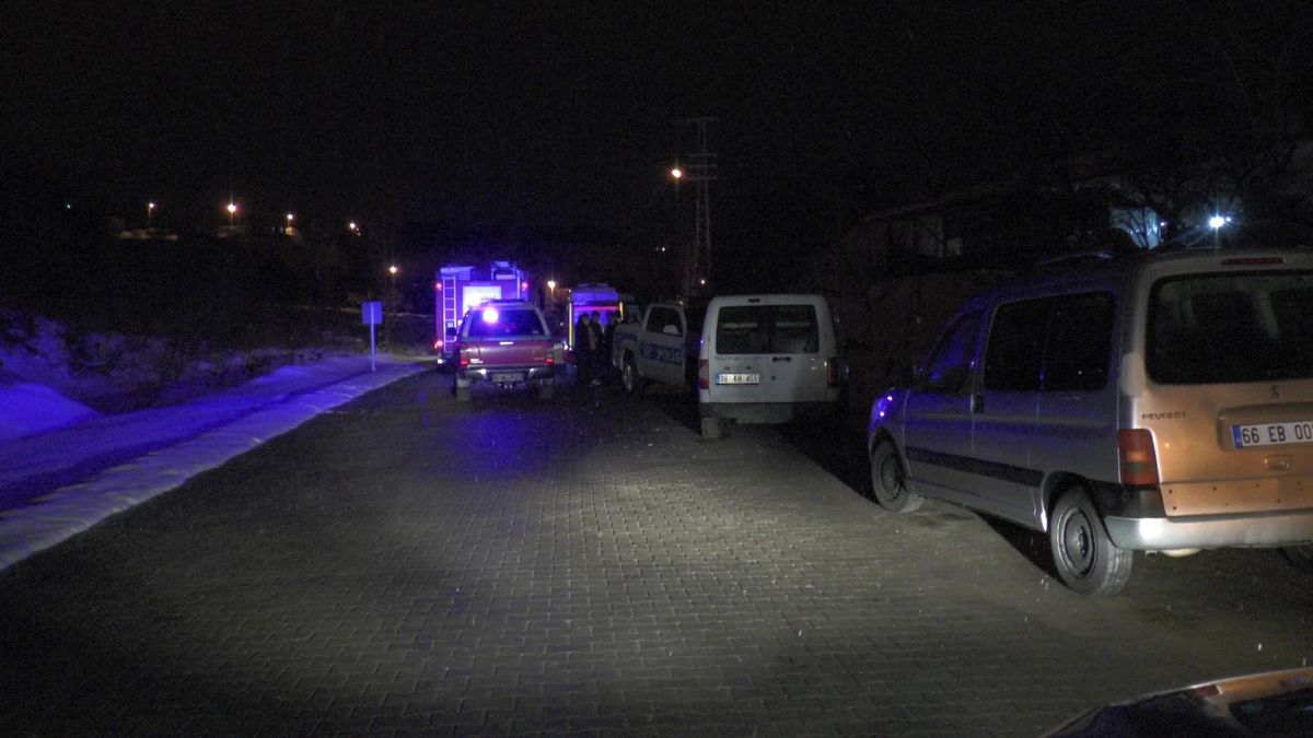 Konteynerin tabanını güçlendirmek için çukura giren talihsiz adam göçük altında kalarak yaşamını yitirdi