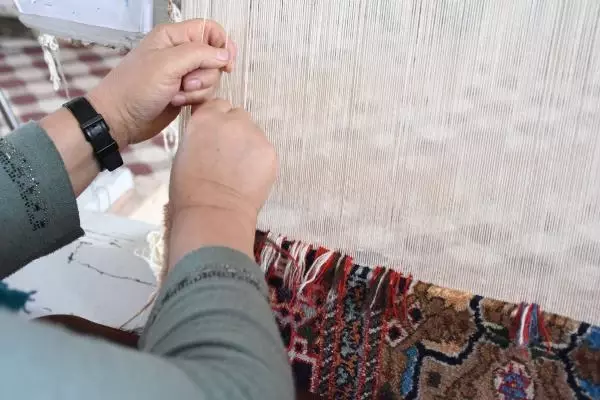 SİVAS Köy kadınlarının ilmek ilmek dokuduğu halılar, gelir kapısı oldu SİVAS Köy kadınlarının ilmek ilmek dokuduğu halılar, gelir kapısı oldu