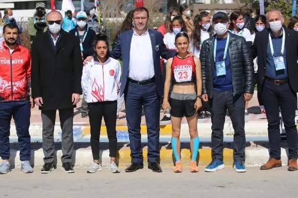 Milli atlet Ayşe Tekdal'dan kota, Meryem Bekmez'den rekor Milli atlet Ayşe Tekdal'dan kota, Meryem Bekmez'den rekor