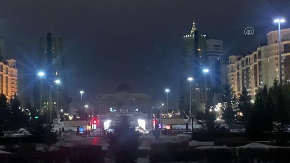 NUR SULTAN - Cumhurbaşkanlığı Sarayı Akorda'nın ışıkları kapatıldı