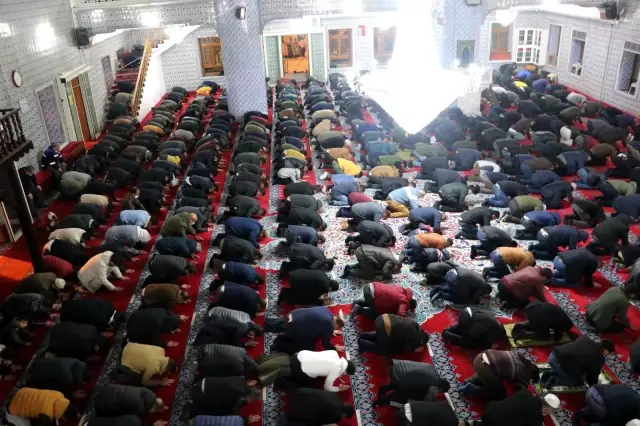 Peygamberler Şehri Şanlıurfa'da Berat Kandili Coşkusu Peygamberler Şehri Şanlıurfa'da Berat Kandili Coşkusu