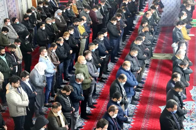 Peygamberler Şehri Şanlıurfa'da Berat Kandili Coşkusu Peygamberler Şehri Şanlıurfa'da Berat Kandili Coşkusu