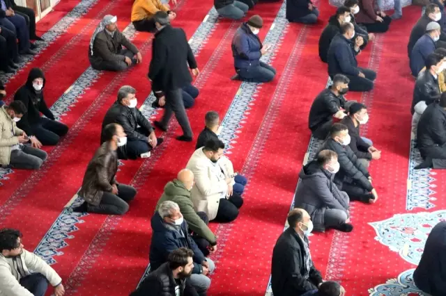 Peygamberler Şehri Şanlıurfa'da Berat Kandili Coşkusu Peygamberler Şehri Şanlıurfa'da Berat Kandili Coşkusu