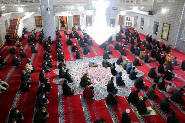 Peygamberler Şehri Şanlıurfa'da Berat Kandili Coşkusu Peygamberler Şehri Şanlıurfa'da Berat Kandili Coşkusu