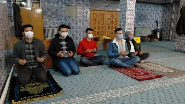 Seyitgazi'de Berat Kandili dualarla idrak edildi Seyitgazi'de Berat Kandili dualarla idrak edildi