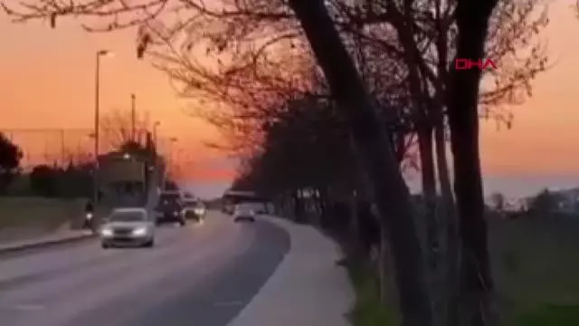 SİLİVRİ'DE OTOMOBİL ALEV ALEV YANDI SİLİVRİ'DE OTOMOBİL ALEV ALEV YANDI