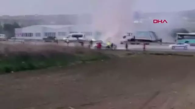 SİLİVRİ'DE OTOMOBİL ALEV ALEV YANDI SİLİVRİ'DE OTOMOBİL ALEV ALEV YANDI