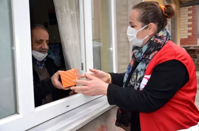 Simitler Kızılay'dan, dualar büyüklerden