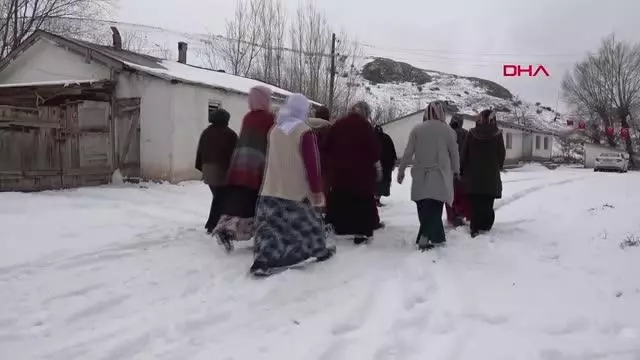 SİVAS Köy kadınlarının ilmek ilmek dokuduğu halılar, gelir kapısı oldu SİVAS Köy kadınlarının ilmek ilmek dokuduğu halılar, gelir kapısı oldu