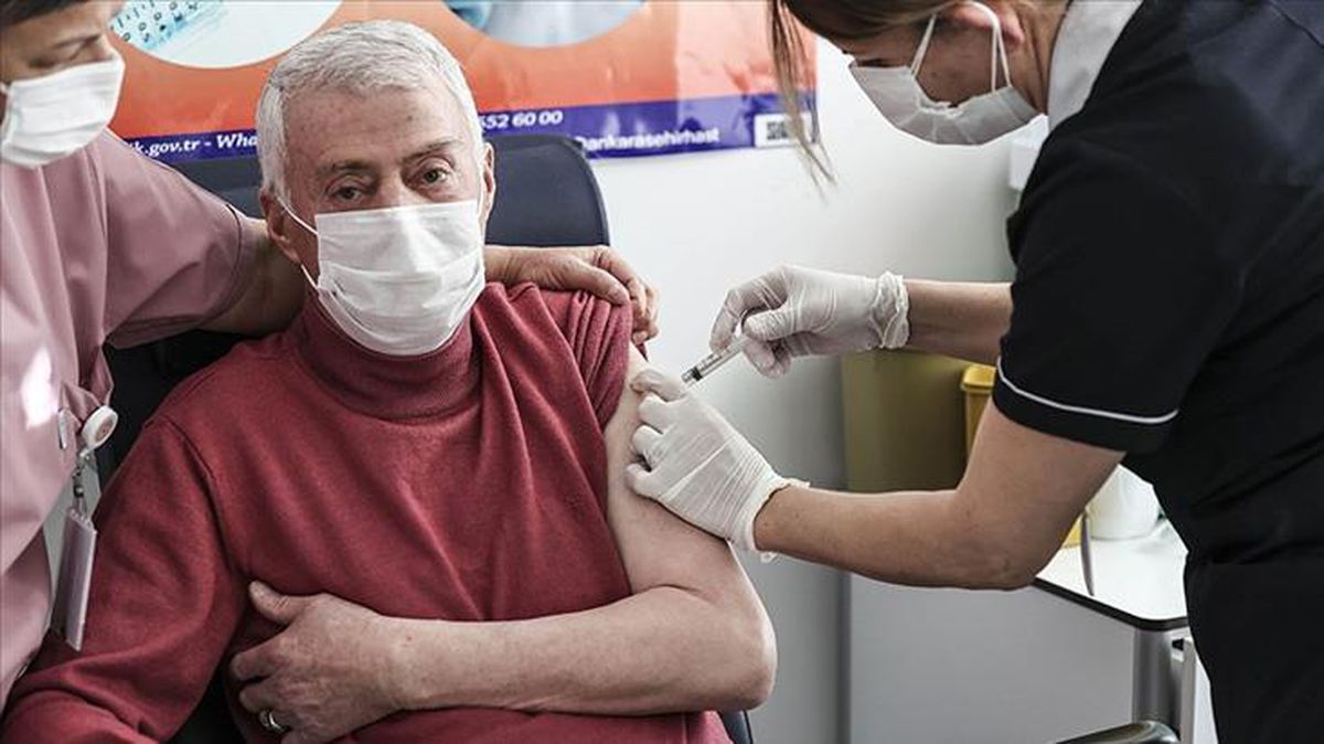 Son Dakika: Türkiye'de 60 yaş üstü ve riskli gruplar için aşılama başlıyor