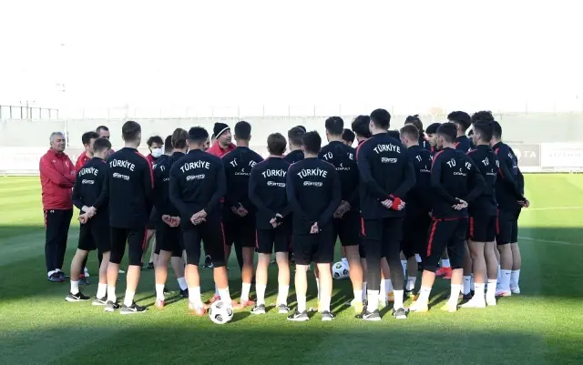 Ümit Milli Futbol Takımı, Sırbistan maçının hazırlıklarına Antalya'da başladı Ümit Milli Futbol Takımı, Sırbistan maçının hazırlıklarına Antalya'da başladı