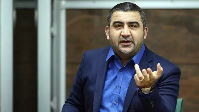 Ümit Özat'tan bomba iddia: Takım otobüsünde FETÖ'cü futbolcuyu tokatladım Ümit Özat'tan bomba iddia: Takım otobüsünde FETÖ'cü futbolcuyu tokatladım