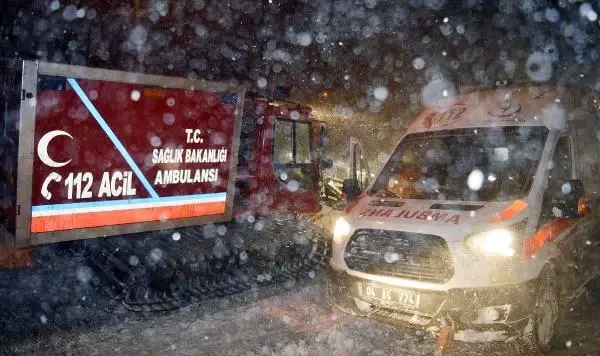 Yolu kardan kapalı köyde hastalanan Yusuf bebek için 13 saat süren seferberlik Yolu kardan kapalı köyde hastalanan Yusuf bebek için 13 saat süren seferberlik