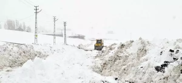 Yolu kardan kapalı köyde hastalanan Yusuf bebek için 13 saat süren seferberlik Yolu kardan kapalı köyde hastalanan Yusuf bebek için 13 saat süren seferberlik