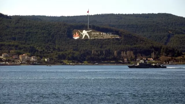 Son dakika 3. sayfa: - Yunan savaş gemisi Çanakkale Boğazı'ndan geçti Son dakika 3. sayfa: - Yunan savaş gemisi Çanakkale Boğazı'ndan geçti