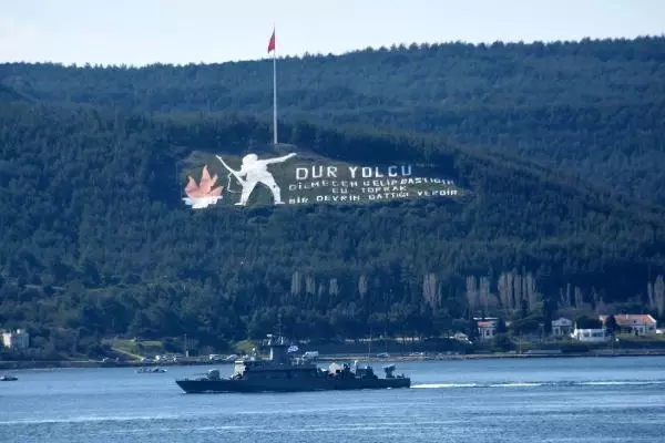 ÇANAKKALE Yunan savaş gemisi Çanakkale Boğazı'ndan geçti ÇANAKKALE Yunan savaş gemisi Çanakkale Boğazı'ndan geçti