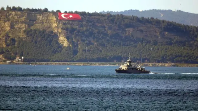 Son dakika 3. sayfa: - Yunan savaş gemisi Çanakkale Boğazı'ndan geçti Son dakika 3. sayfa: - Yunan savaş gemisi Çanakkale Boğazı'ndan geçti