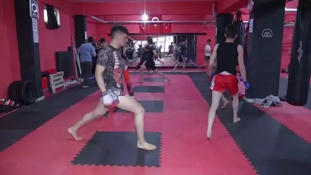 AFYONKARAHİSAR - Kick boksçular, uluslararası organizasyonlarda madalya kazanmak istiyor AFYONKARAHİSAR - Kick boksçular, uluslararası organizasyonlarda madalya kazanmak istiyor