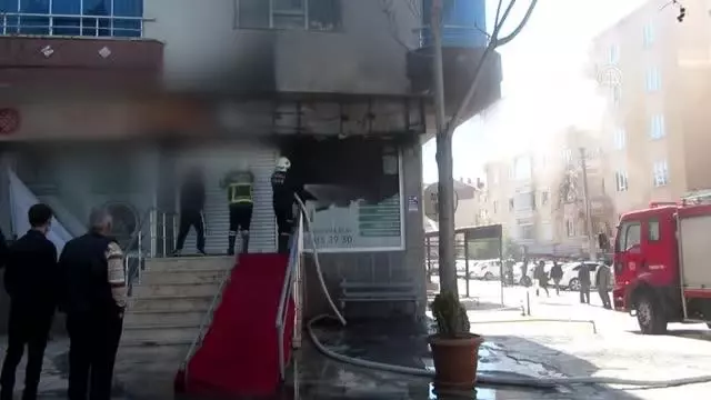 Son dakika haberleri: AFYONKARAHİSAR - Özel tıp merkezinde çıkan yangın söndürüldü Son dakika haberleri: AFYONKARAHİSAR - Özel tıp merkezinde çıkan yangın söndürüldü