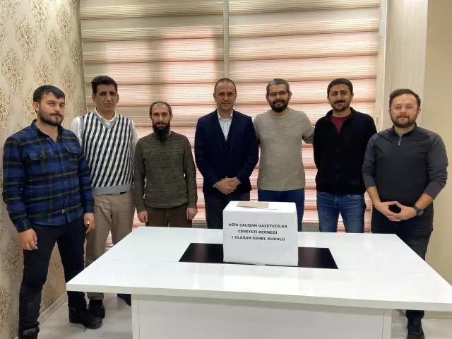 Ağrı'da gazeteciler sandık başına gitti Ağrı'da gazeteciler sandık başına gitti