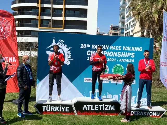 Antalya'daki şampiyonada Şahin Şenoduncu Balkan Şampiyonu oldu Antalya'daki şampiyonada Şahin Şenoduncu Balkan Şampiyonu oldu