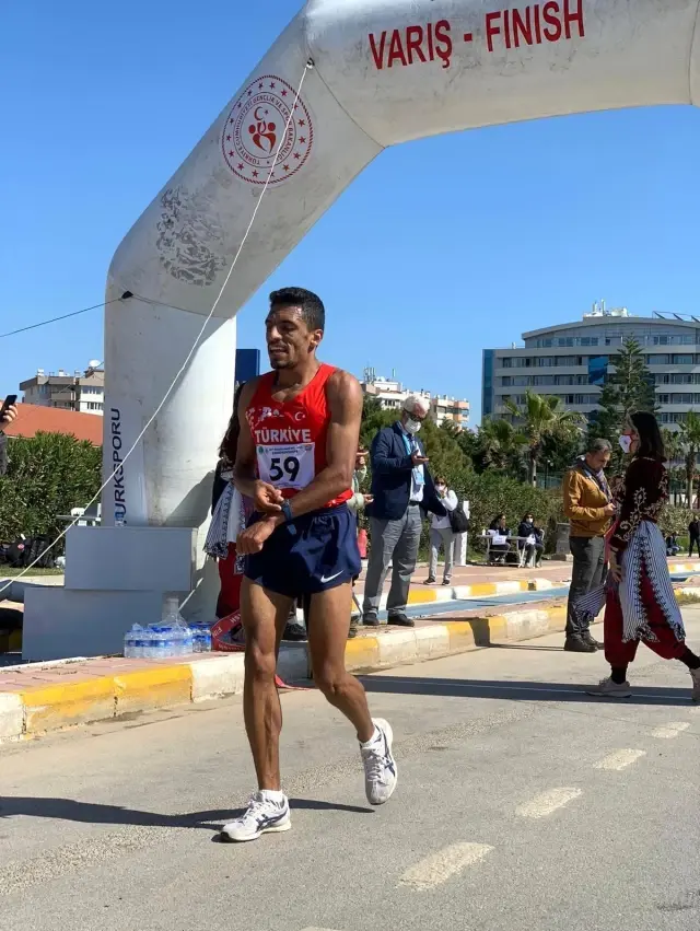 Antalya'daki şampiyonada Şahin Şenoduncu Balkan Şampiyonu oldu Antalya'daki şampiyonada Şahin Şenoduncu Balkan Şampiyonu oldu