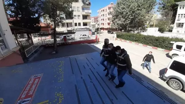 ATM önündeki bıçaklı gasp anı kamerada