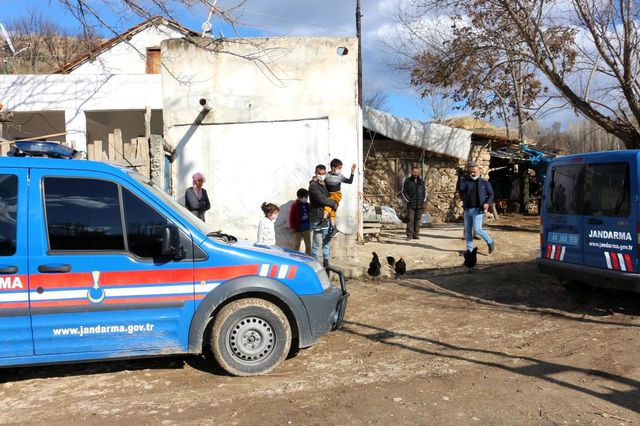 Son dakika haberleri... Babasının sırtında taşıdığı Batuhan'a jandarmadan anlamlı ziyaret Son dakika haberleri... Babasının sırtında taşıdığı Batuhan'a jandarmadan anlamlı ziyaret