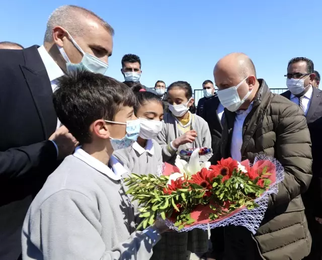 Bakan Kasapoğlu Ağrılı çocuklara verdiği bisiklet sözünü tuttu Bakan Kasapoğlu Ağrılı çocuklara verdiği bisiklet sözünü tuttu