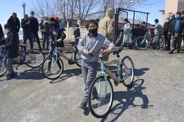 SPOR Bakan Kasapoğlu'nun söz verdiği bisikletler Ağrı'daki öğrencilere dağıtıldı