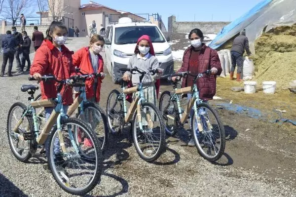 SPOR Bakan Kasapoğlu'nun söz verdiği bisikletler Ağrı'daki öğrencilere dağıtıldı